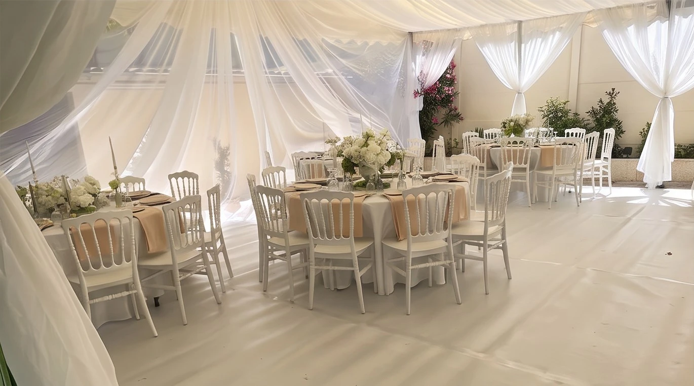 Tables et chaises de location pour salle de réception